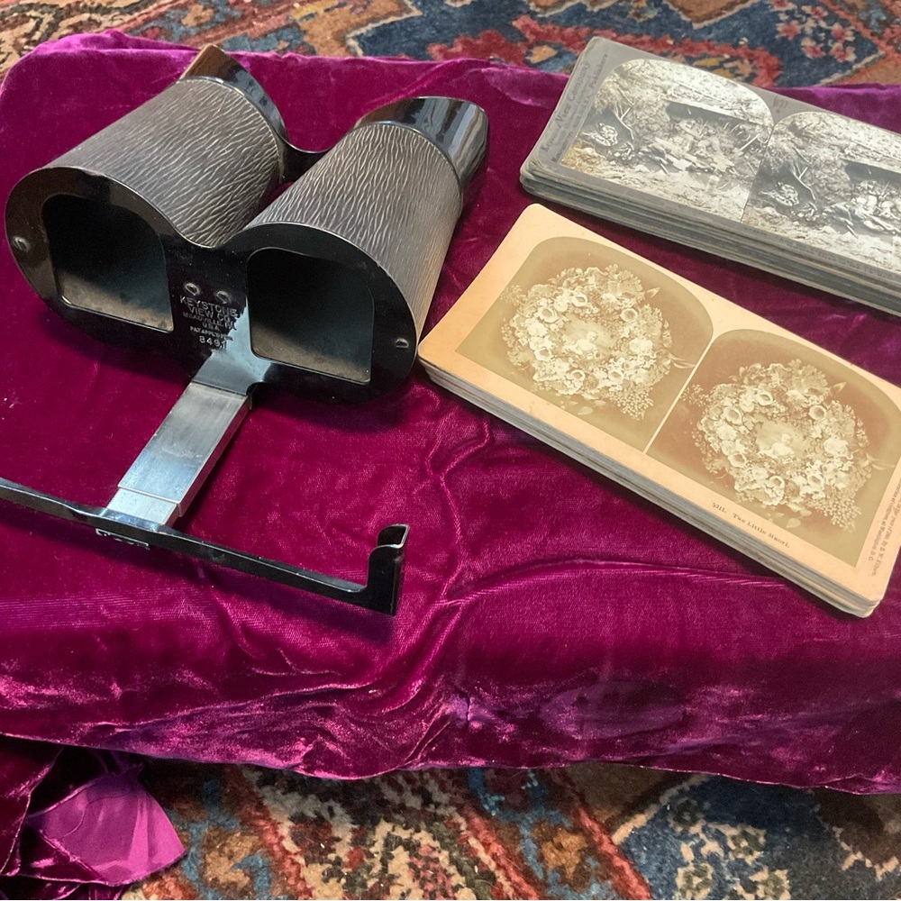 Antique metal Stereoscope with Cards